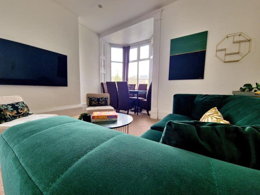 The Stray Adjacent, Interior-Designed 2-Bed Apartment- Luxury Харрогейт Экстерьер фото